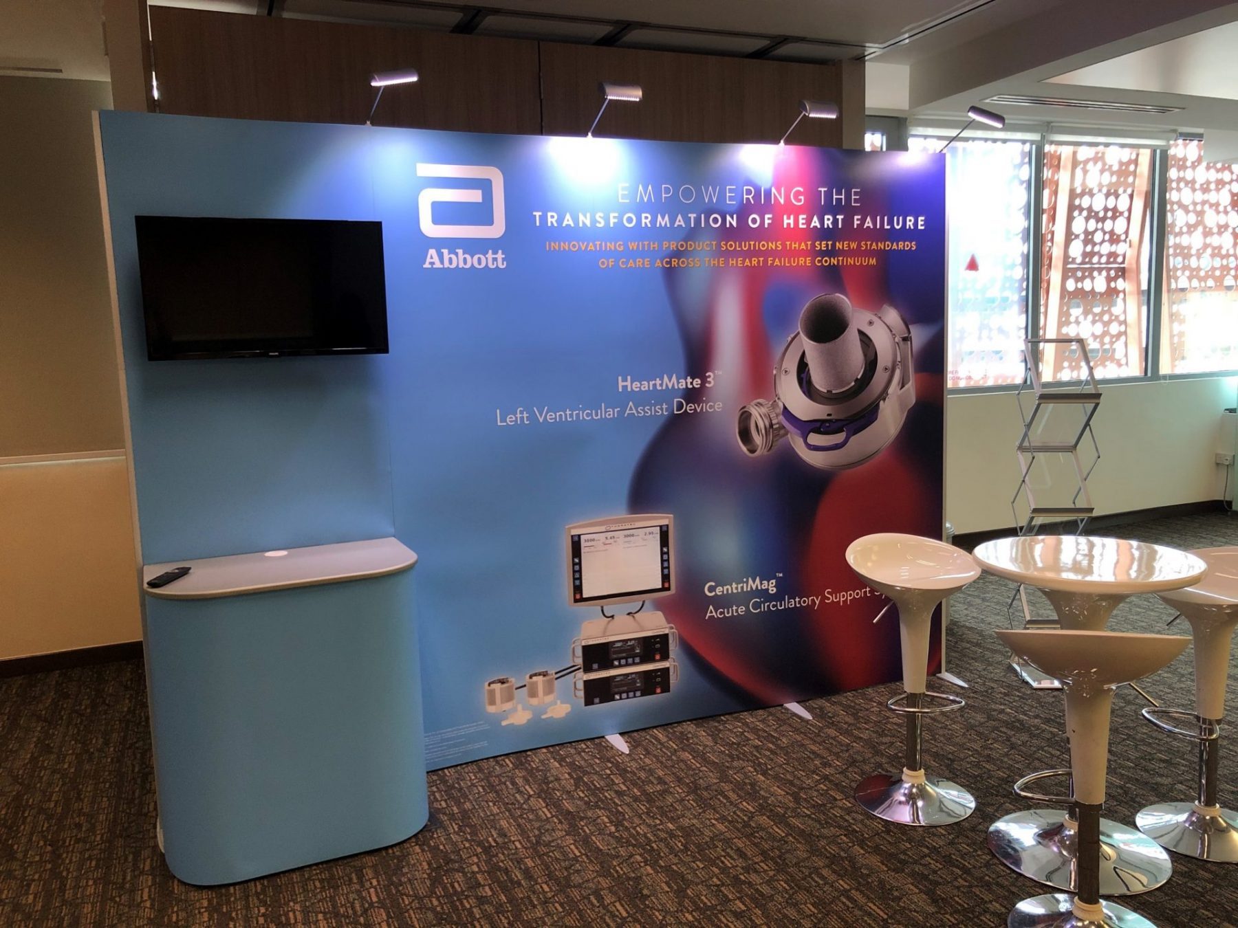 Exhibition Stand Rental: ISOframe Wave Backdrop Rental